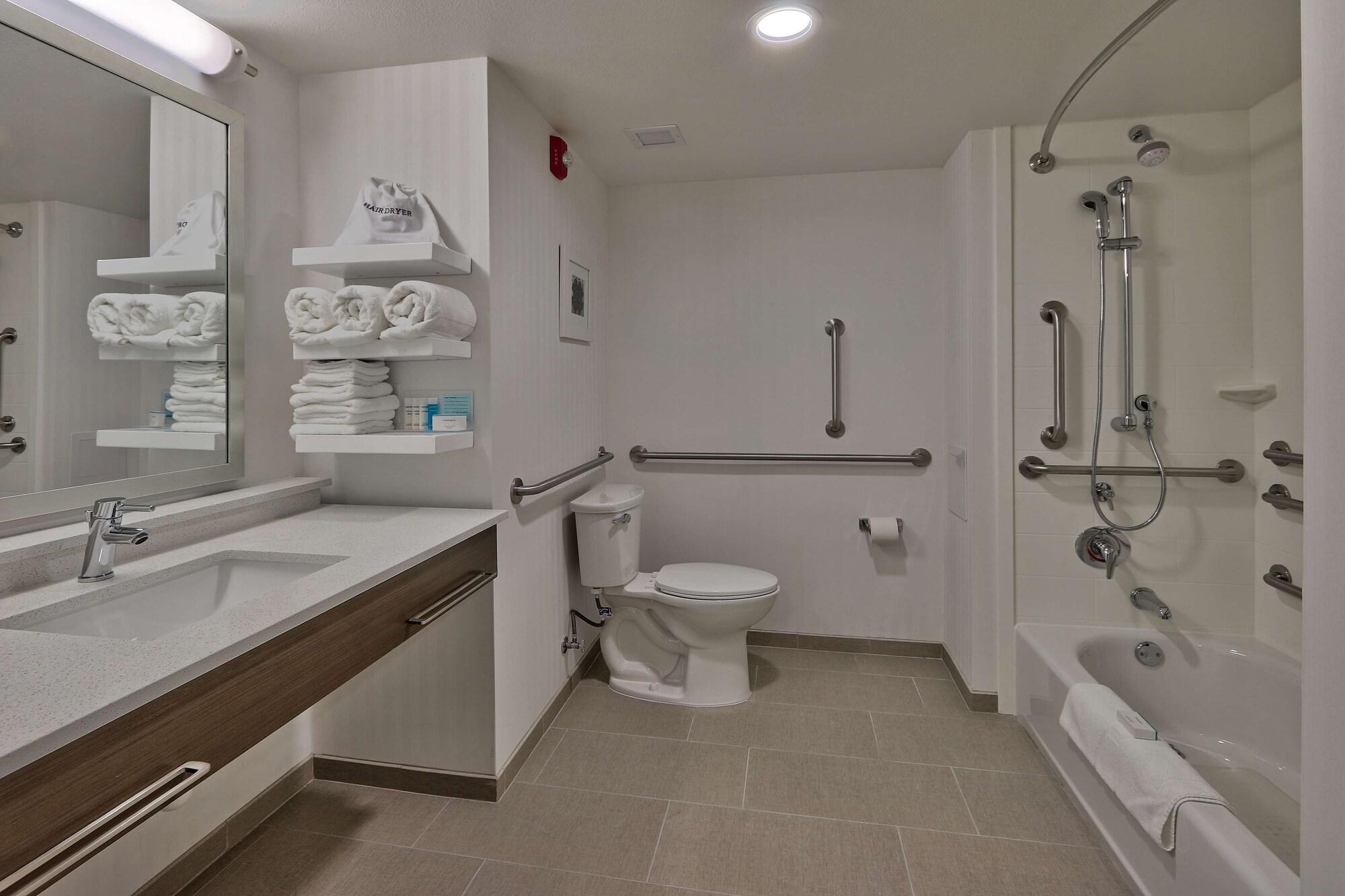 Hampton Inn & Suites Артезія Екстер'єр фото