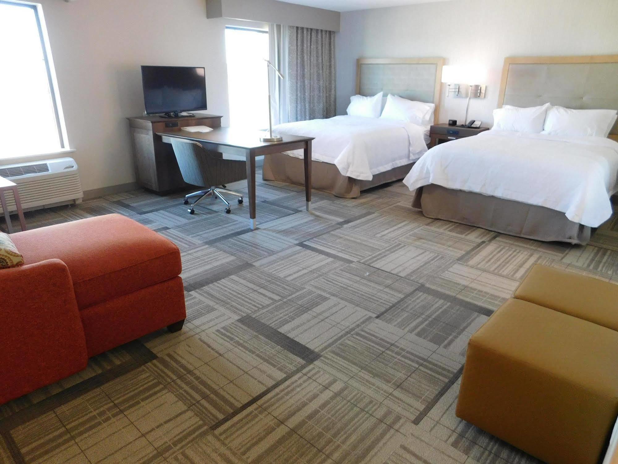 Hampton Inn & Suites Артезія Екстер'єр фото